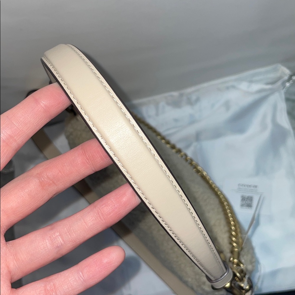 NWT Coach ‘Juliet’ Shearling 25 Shoulder Bag - Picture 5 of 13
